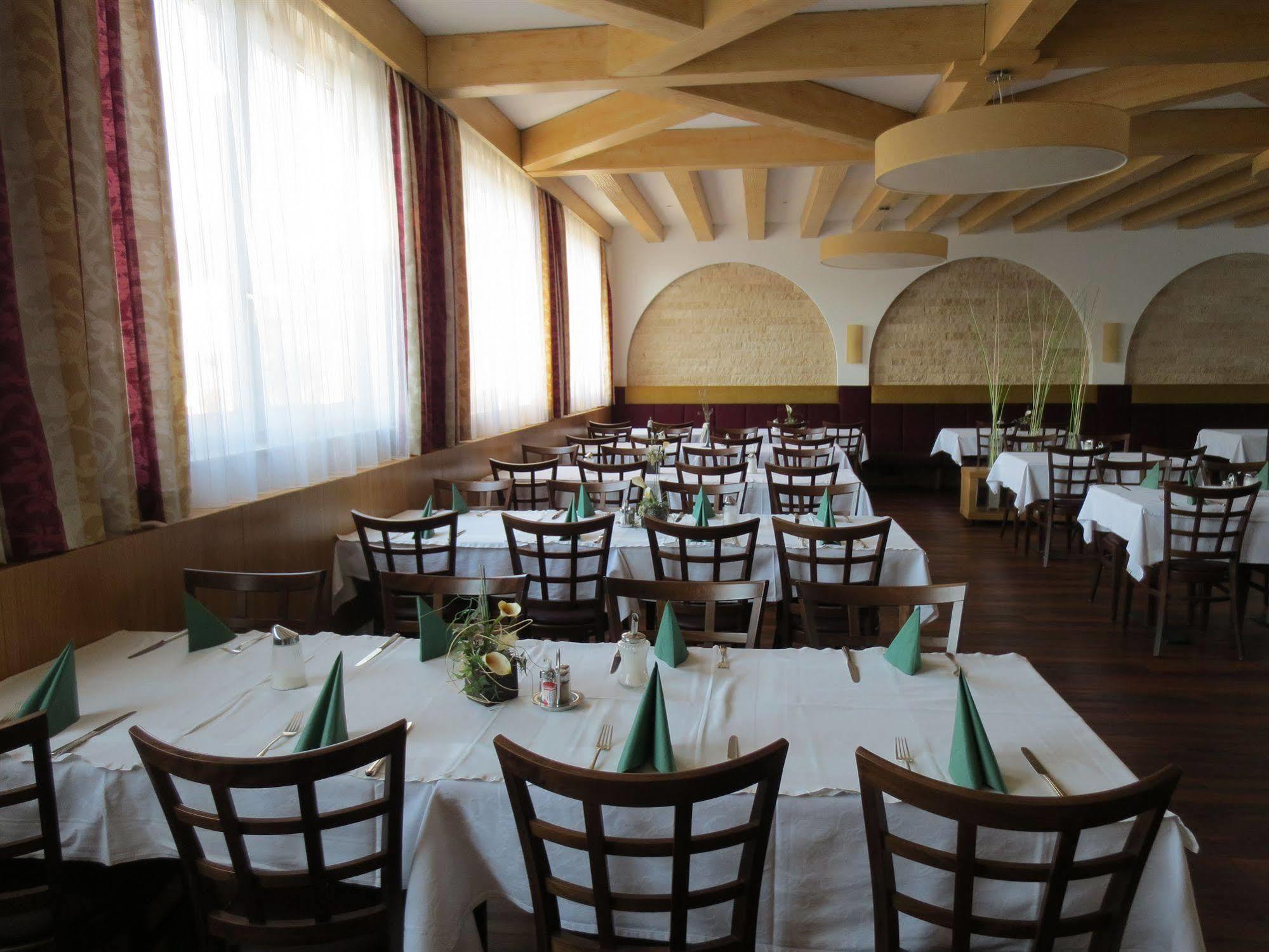 Hotel Zur Post Illmitz Dış mekan fotoğraf