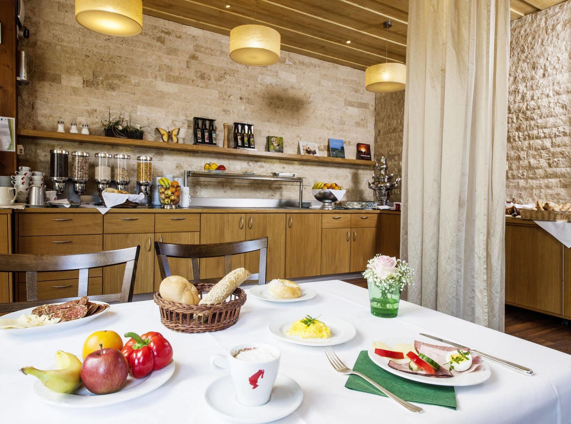Hotel Zur Post Illmitz Dış mekan fotoğraf