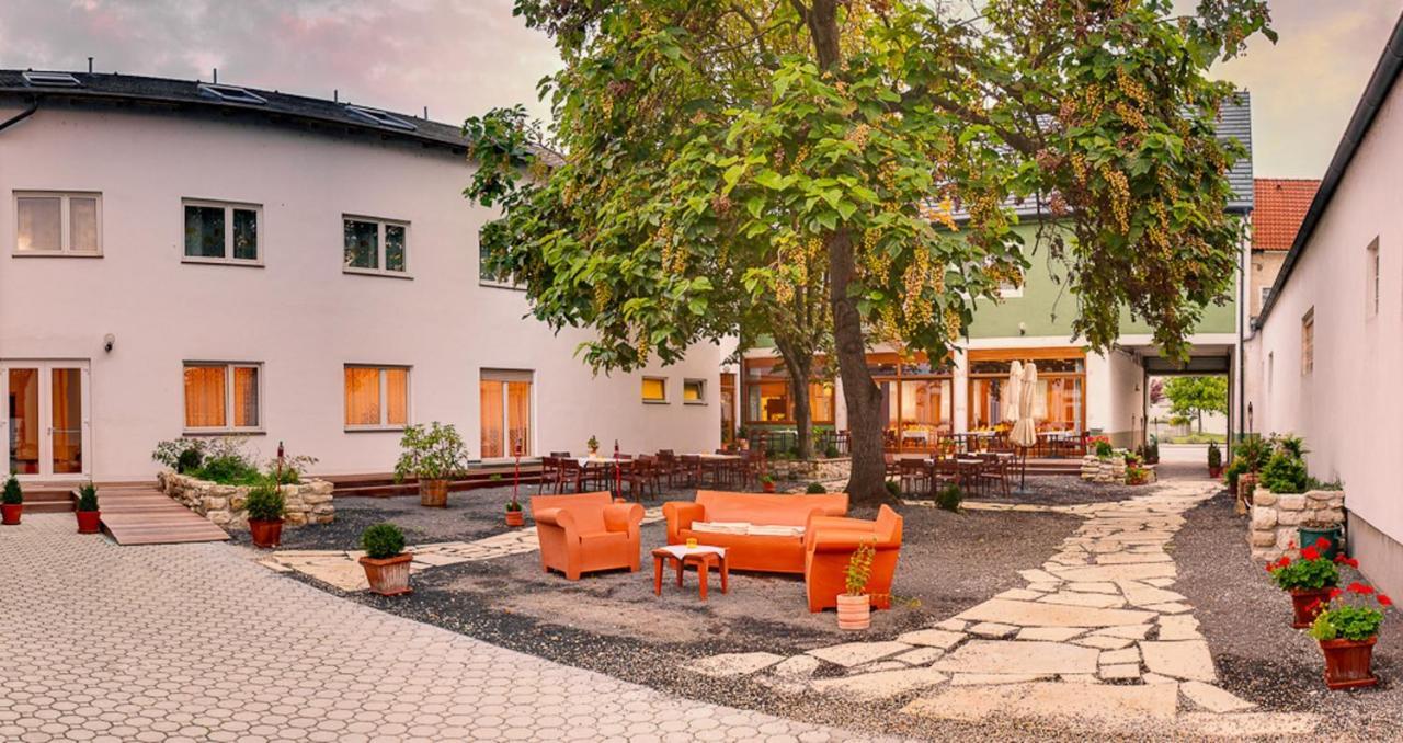 Hotel Zur Post Illmitz Dış mekan fotoğraf